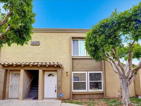 1625 Pentecost Way #4, San Diego, CA 92105