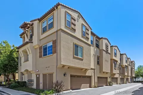 2368 Sentinel Ln, San Marcos, CA 92078