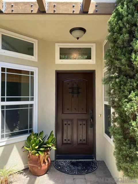 642 Cantara Ln, Vista, CA 92081 photo 3