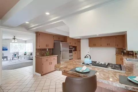 8817 Greenview Pl, Spring Valley, CA 91977 photo 9