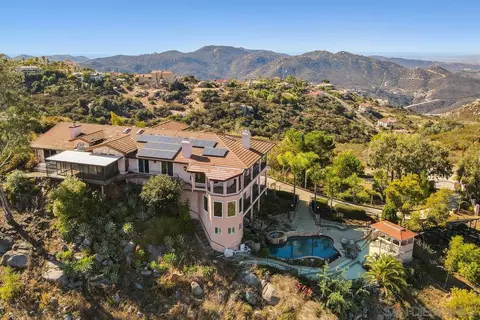 9505 Meadow Mesa Dr, Escondido, CA 92026