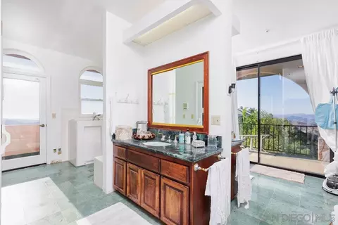 9505 Meadow Mesa Dr, Escondido, CA 92026 photo 15