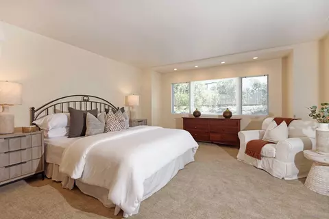 8685 Cliffridge Ave, La Jolla, CA 92037 photo 19