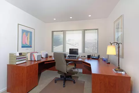 8685 Cliffridge Ave, La Jolla, CA 92037 photo 22