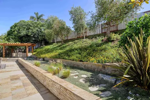 8685 Cliffridge Ave, La Jolla, CA 92037 photo 25