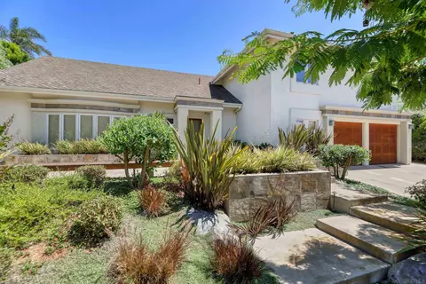8685 Cliffridge Ave, La Jolla, CA 92037 photo 2