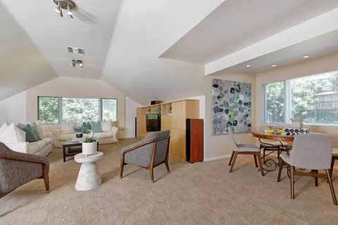 8685 Cliffridge Ave, La Jolla, CA 92037 photo 14