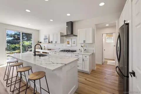 733 Helmsdale Rd, San Marcos, CA 92069