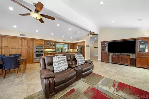 10040 Medina Dr, Santee, CA 92071 photo 4