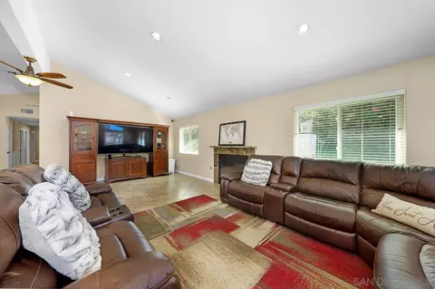 10040 Medina Dr, Santee, CA 92071 photo 5