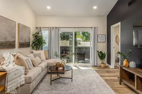 1059 Shadowridge Dr #12, Vista, CA 92081 photo 3