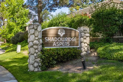1059 Shadowridge Dr #12, Vista, CA 92081 photo 2
