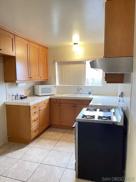 342 El Loro St, Chula Vista, CA 91911 photo 2