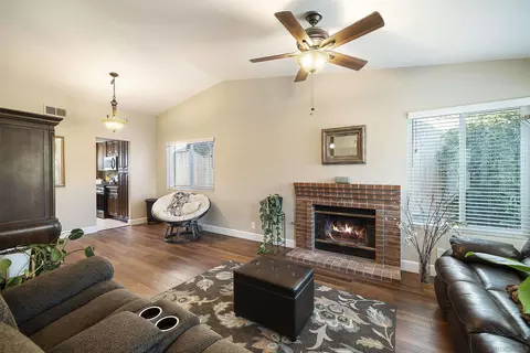 621 Boyle Ave, Escondido, CA 92027 photo 3