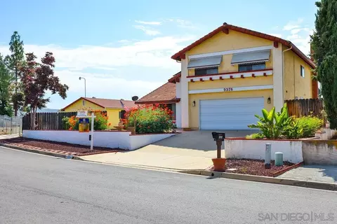 9378 Telkaif St, Lakeside, CA 92040