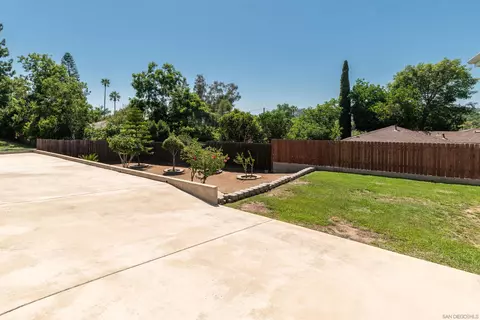 8901 Bowling Green Dr, La Mesa, CA 91941 photo 37