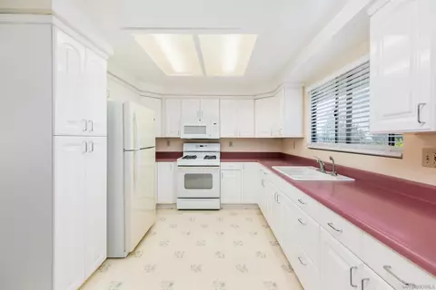 8901 Bowling Green Dr, La Mesa, CA 91941 photo 26