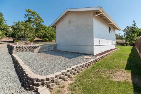 8901 Bowling Green Dr, La Mesa, CA 91941 photo 34