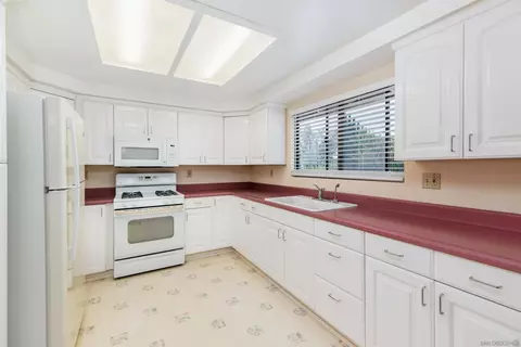 8901 Bowling Green Dr, La Mesa, CA 91941 photo 25