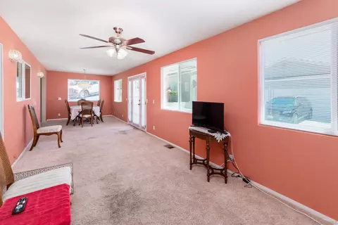 8901 Bowling Green Dr, La Mesa, CA 91941 photo 12