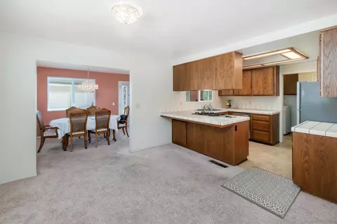 8901 Bowling Green Dr, La Mesa, CA 91941 photo 5
