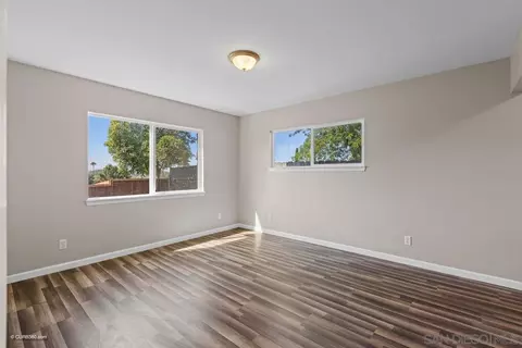 302 E College St, Fallbrook, CA 92028 photo 2