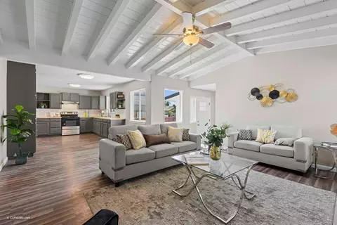 302 E College St, Fallbrook, CA 92028