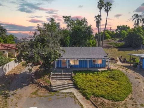 1160 Tower Dr, Vista, CA 92083 photo 2
