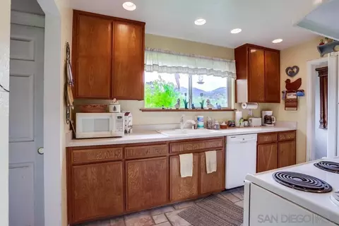 748 Saint George Dr, El Cajon, CA 92019 photo 6