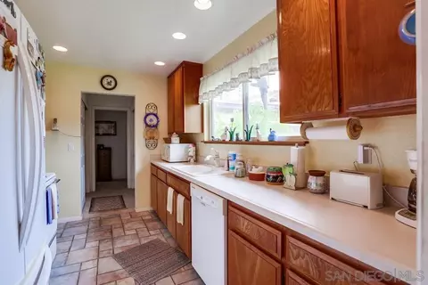 748 Saint George Dr, El Cajon, CA 92019 photo 5