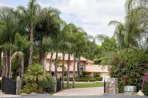 1202 Canyon Ridge Ln, Escondido, CA 92025 photo 2