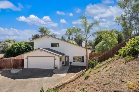 548 Lado De Loma Dr, Vista, CA 92083