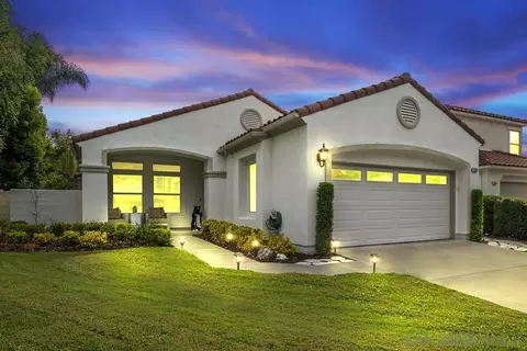 2326 Fallbrook Pl, Escondido, CA 92027