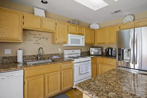 15404 Kearny Dr, Adelanto, CA 92301 photo 13