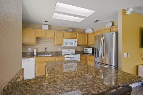 15404 Kearny Dr, Adelanto, CA 92301 photo 11