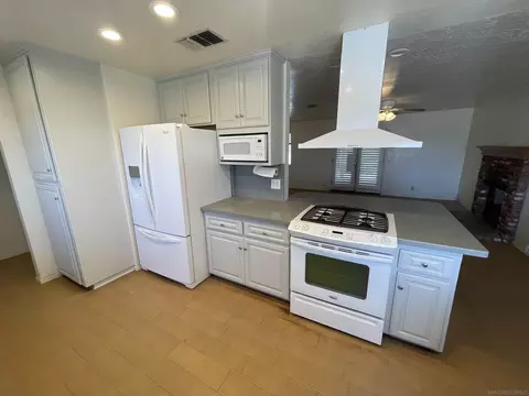 15362 Sycamore St, Hesperia, CA 92345 photo 2