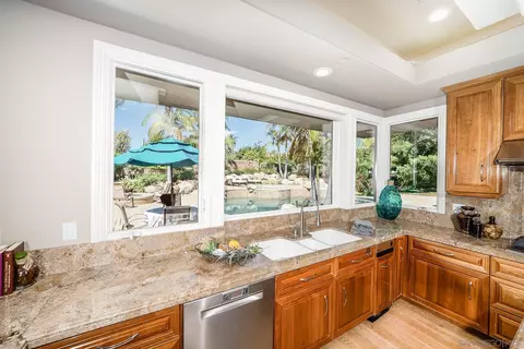 525 Tumble Creek Ln, Fallbrook, CA 92028 photo 12