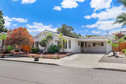 7951 Beaver Lake Dr, San Diego, CA 92119