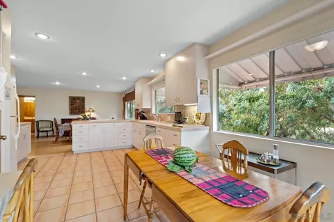 9341 Carmichael Dr, La Mesa, CA 91941 photo 32