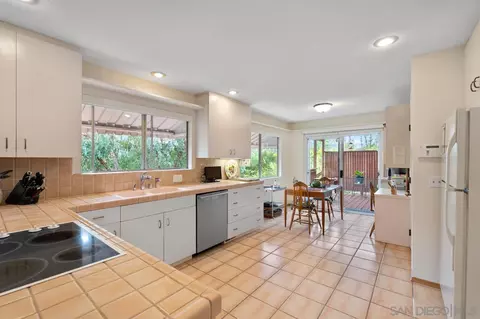 9341 Carmichael Dr, La Mesa, CA 91941 photo 23