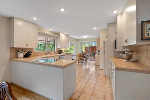 9341 Carmichael Dr, La Mesa, CA 91941 photo 22