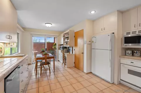 9341 Carmichael Dr, La Mesa, CA 91941 photo 29