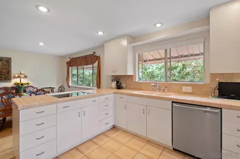 9341 Carmichael Dr, La Mesa, CA 91941 photo 27