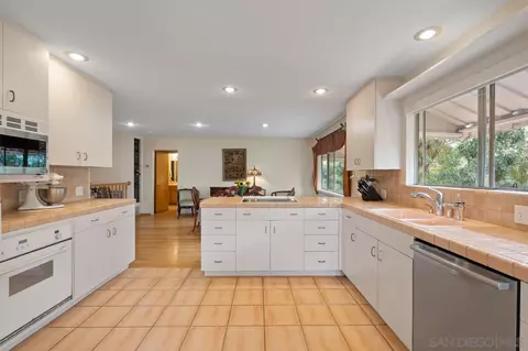 9341 Carmichael Dr, La Mesa, CA 91941 photo 28