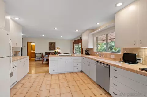 9341 Carmichael Dr, La Mesa, CA 91941 photo 30