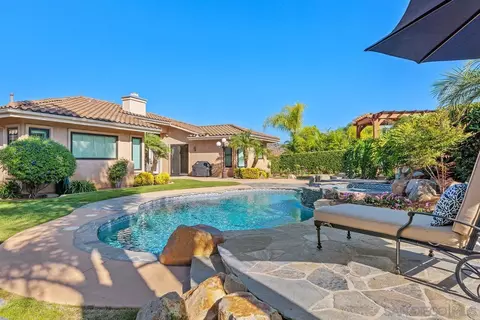 3242 Staghorn Ct, Fallbrook, CA 92028 photo 2