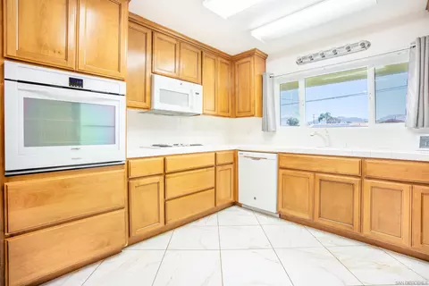 236 N 3rd St, El Cajon, CA 92019 photo 5