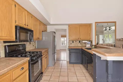 459 Sunridge Dr, Oceanside, CA 92056 photo 13