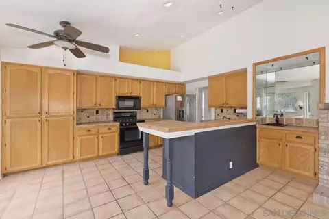 459 Sunridge Dr, Oceanside, CA 92056 photo 10