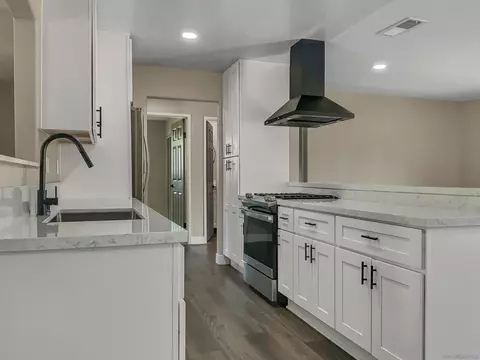 484 Parkbrook St, Spring Valley, CA 91977 photo 8
